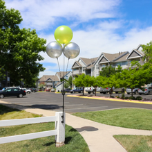 Load image into Gallery viewer, Reusable 3-Balloon Cluster Pole Kit with Brackets with Screws &amp; Bands
