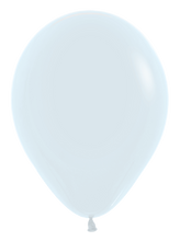 Load image into Gallery viewer, 220260 Fashion White 9&quot; Round (50ct)
