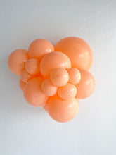 Load image into Gallery viewer, 24085 Tuftex Cheeky 24&quot; Round (25ct)
