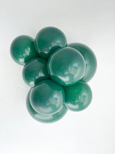Load image into Gallery viewer, 17015 Tuftex Crystal Emerald Green 17&quot; Round (50ct)
