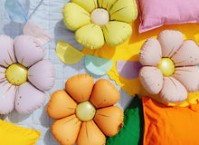 Load image into Gallery viewer, FBZ4 Daisies
