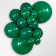 Load image into Gallery viewer, 221663 Fashion Forest Green 9&quot; Round (50ct)
