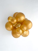 Load image into Gallery viewer, 17031 Tuftex Metallic Gold 17&quot; Round (50ct)
