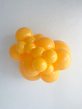 Load image into Gallery viewer, 24044 Tuftex Goldenrod 24&quot; Round (1ct)
