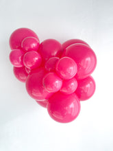 Load image into Gallery viewer, 17029 Tuftex Hot Pink 17&quot; Round (50ct)
