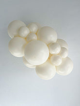 Load image into Gallery viewer, 36039 Tuftex Lace 36&quot; Round (1ct)
