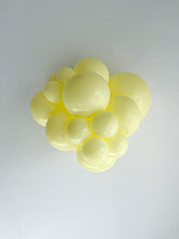 Load image into Gallery viewer, 24083 Tuftex Lemonade 24&quot; Round (25ct)
