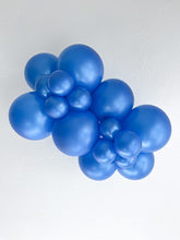 Load image into Gallery viewer, 15059 Tuftex Metallic Blue 5&quot; Round (50ct)
