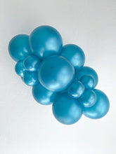 Load image into Gallery viewer, 15057 Tuftex Metallic Teal 5&quot; Round (50ct)
