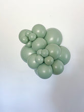 Load image into Gallery viewer, 17056 Tuftex Meadow 17&quot; Round (50ct)
