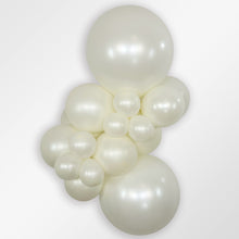 Load image into Gallery viewer, 415215 Silk Oyster White 11&quot; Round (50ct)
