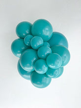 Load image into Gallery viewer, 17028 Tuftex Teal 17&quot; Round (50ct)
