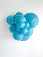 Load image into Gallery viewer, 17049 Tuftex Turquoise 17&quot; Round (50ct)
