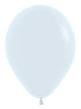 Load image into Gallery viewer, 250243 Fashion White 18&quot; Round (25ct)
